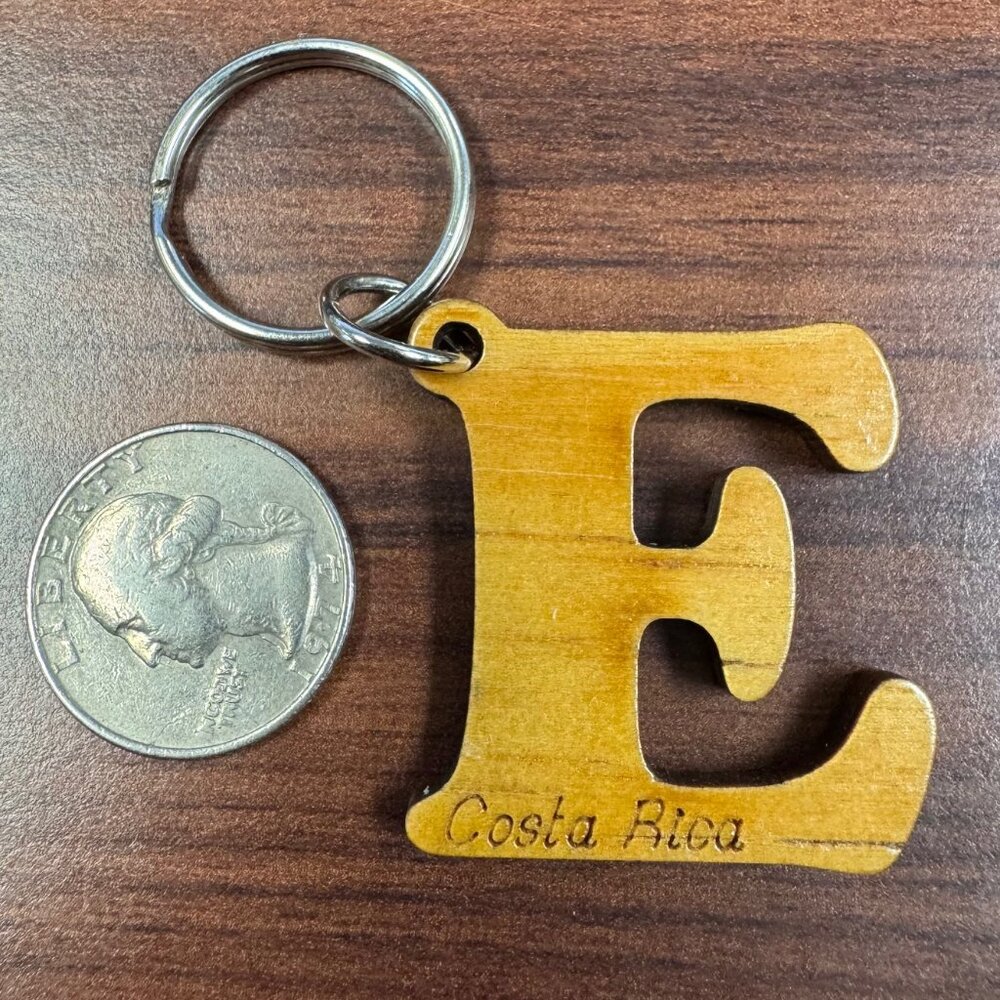 Letter E Keychain (Costa Rica) - Picture 3 of 3